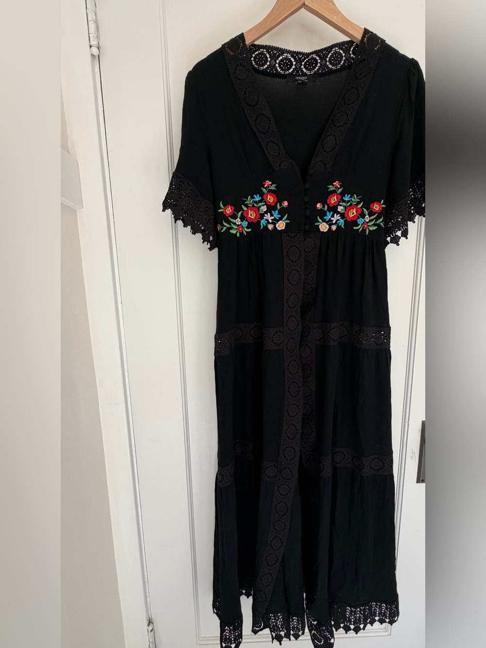 Forever 21 Black Embroidered Boho Folk Midi Duster Dress, size Med.